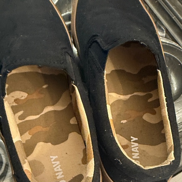 Old Navy 4 Boys Black and Tan Kids Slip-On Sneakers - Picture 8 of 9